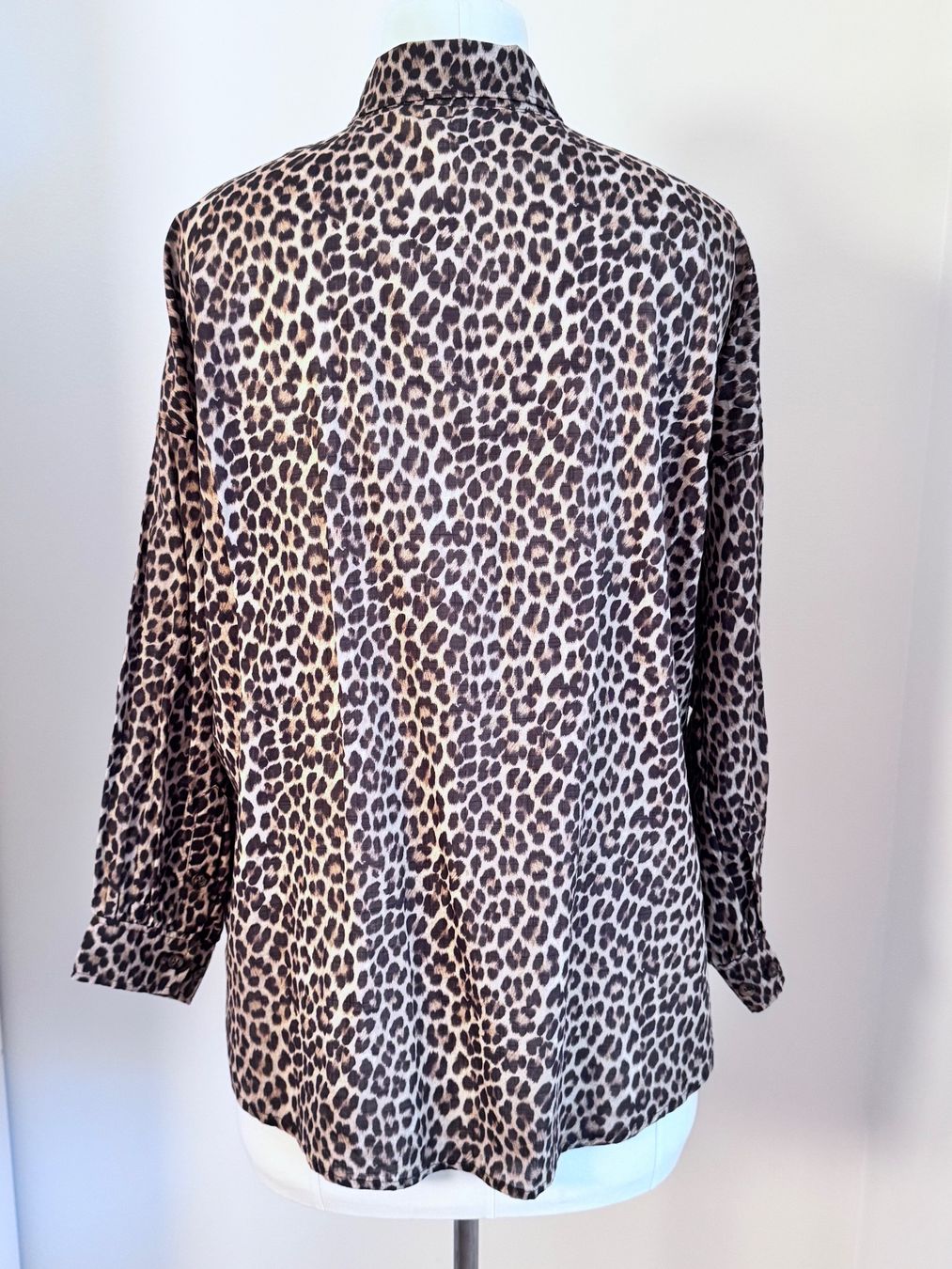 Chemisiers: Bluse Leoprint von Hod – Neuf (Voir description) à Mörschwil par Mirka019 4