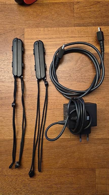 Nintendo Console: Nintendo Switch Konsole mit 4 Spielen – Usato da Büren an der Aare venduto da Eis_am_stiel 3