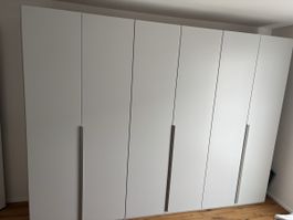 Kleiderschrank