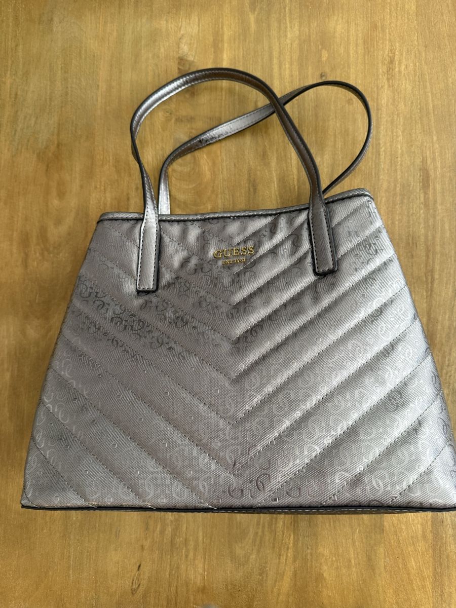 Guess Borse da donna: Handtasche Guess gesteppt metallic mit Innentasche – Usato da Allenwinden venduto da Caramia15