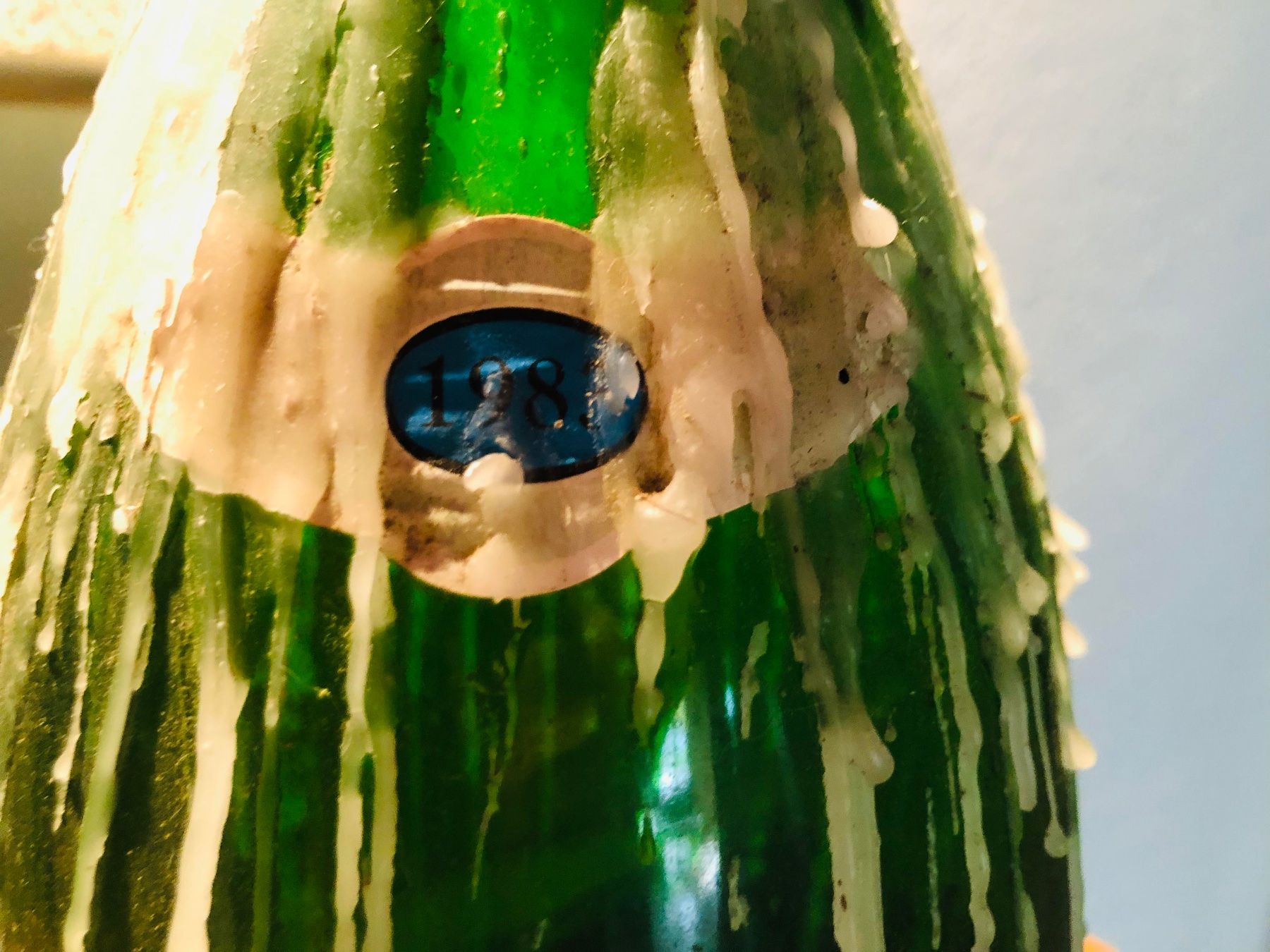 Bottiglie: Flasche mit Wachstropfen 1983 – Usato da Oberkulm venduto da Weberlisa 1