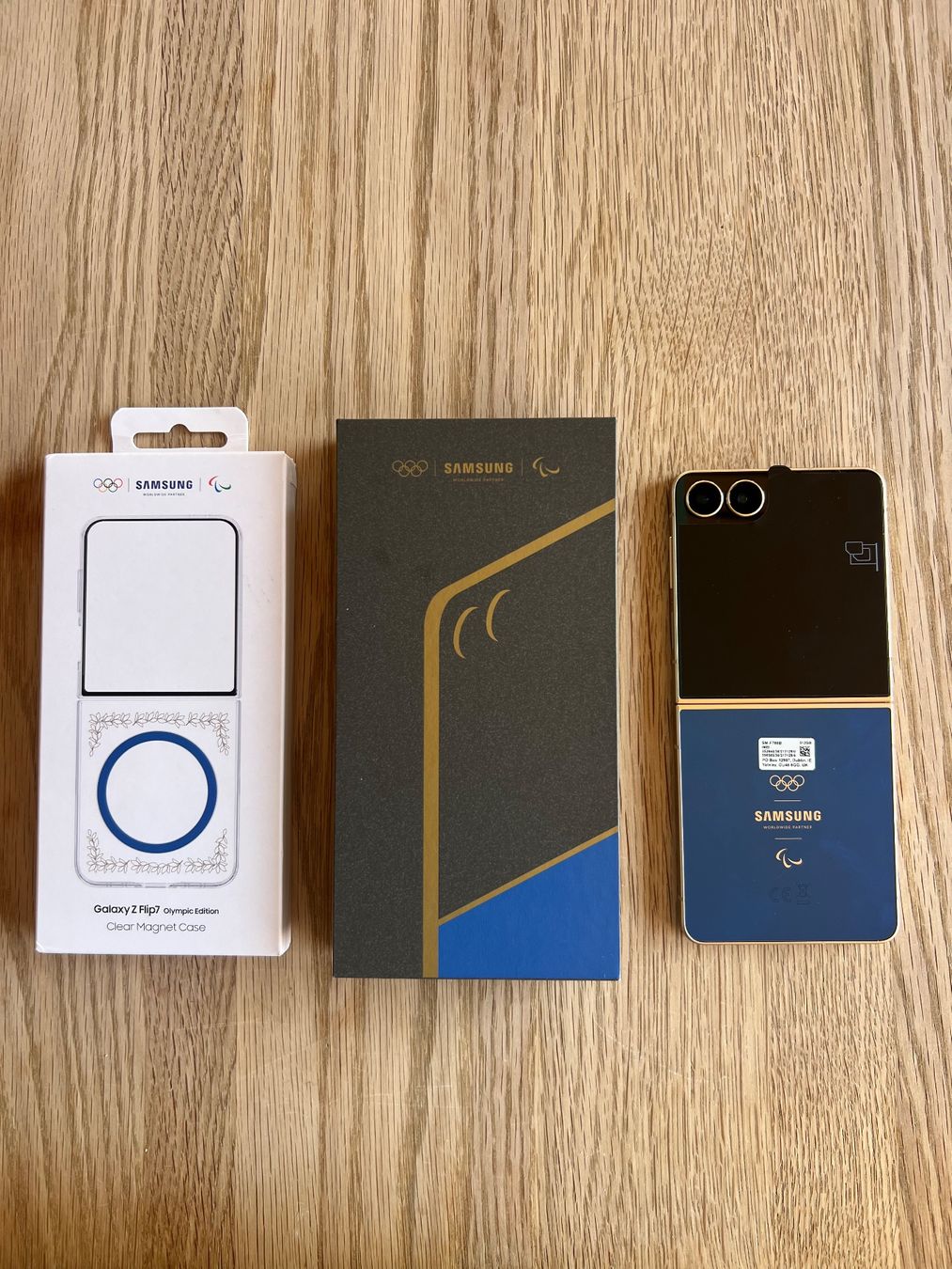 Samsung Telefoni cellulari / Smartphones: Samsung Galaxy Z Flip7 - Olympic Edition + Clear Magnet Case – Nuovo e nell'imballaggio originale da Lens venduto da robinbriguet