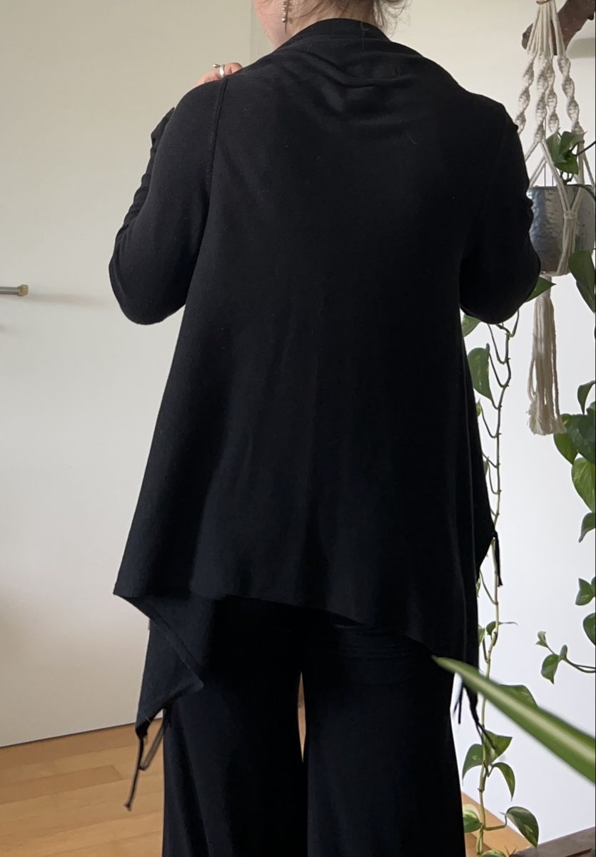 Vestes: schwarze Strickjacke mit Fransen – Neuf (Voir description) à Aesch BL par noe_xz5r 1