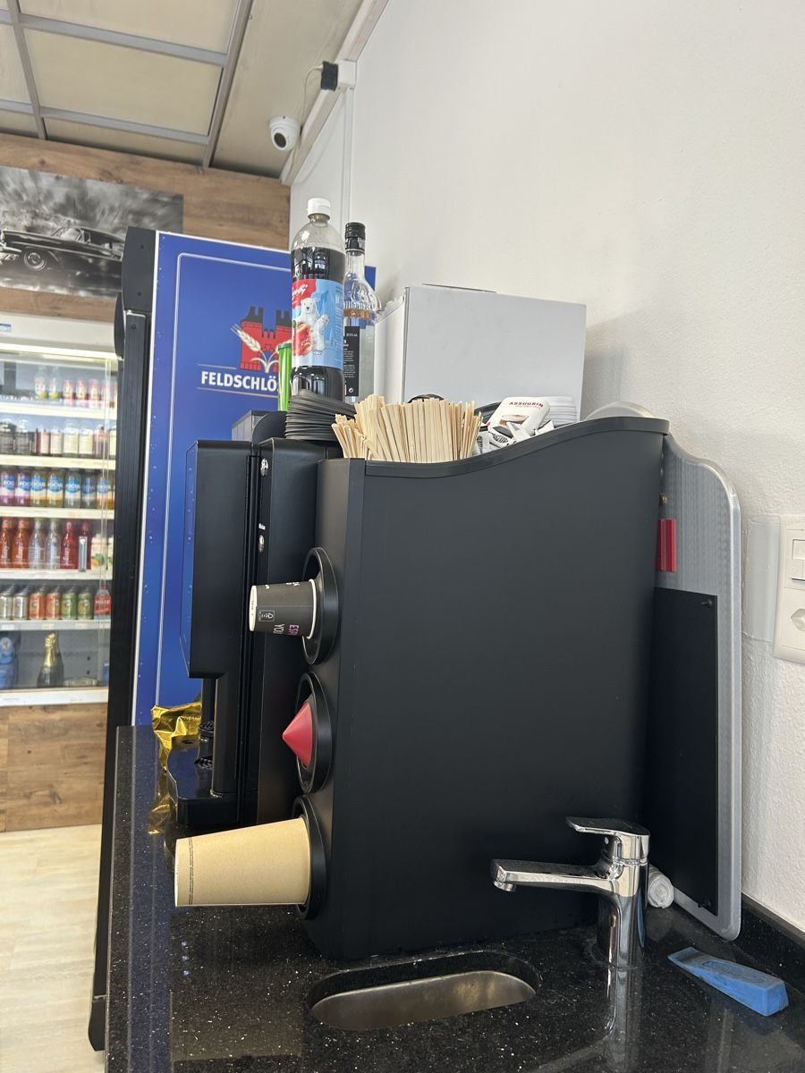 Macchine per caffè & Macchine per espresso: Kaffee Partner Vollautomat mit Milchschaum, Service Fällig – Usato da Uznach venduto da Kushmanguli