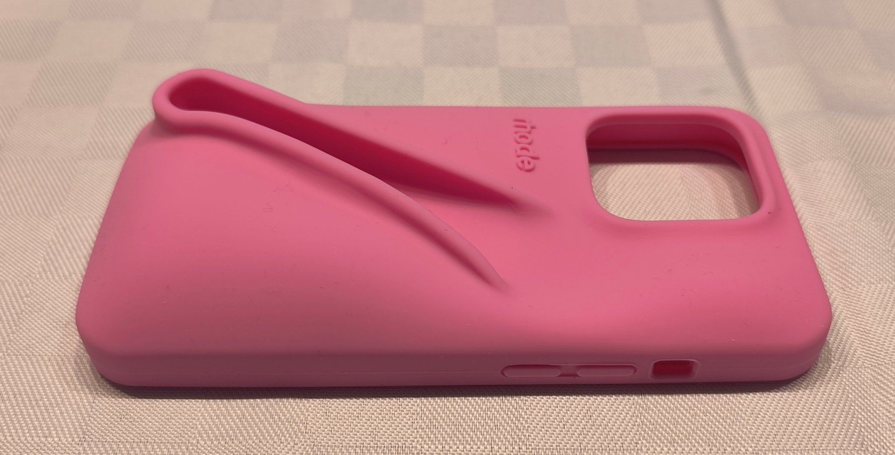 Cover & Protezioni schermo: Rhode Handy Hülle Lipgloss zu iPhone 14 Pro – Usato da Reinach BL venduto da Thfc 2