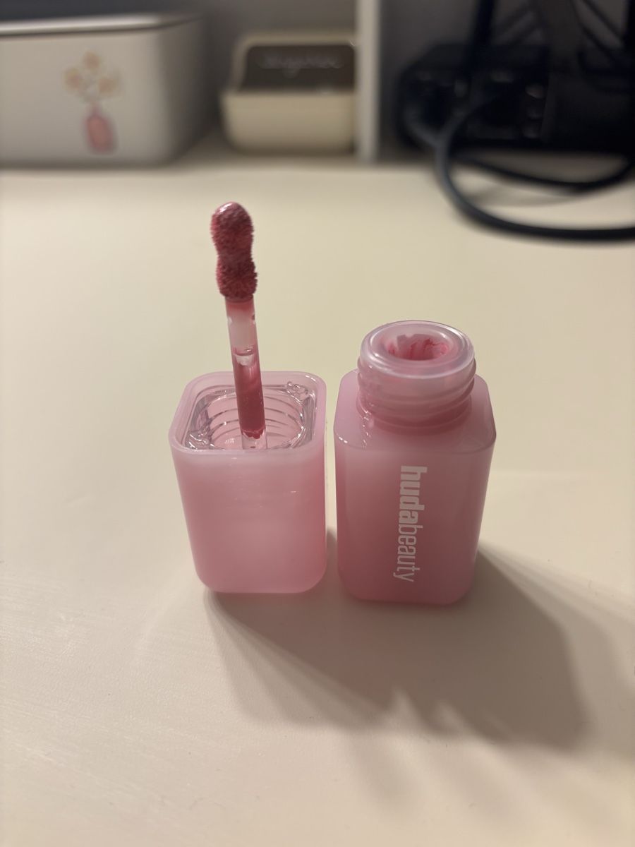 Huda Beauty Make-up: Huda beauty, blush filter in ube cream  – Gebraucht aus zürich von minji 1