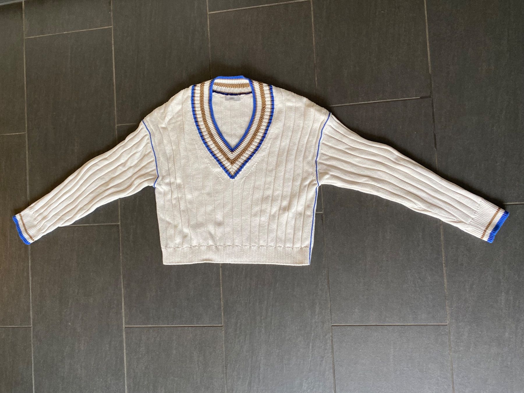 Closed Pullover & Sweatshirts: Damen Strickpullover beige Grösse M guter Zustand – Gebraucht aus Oberriet SG von Schwalbenstein