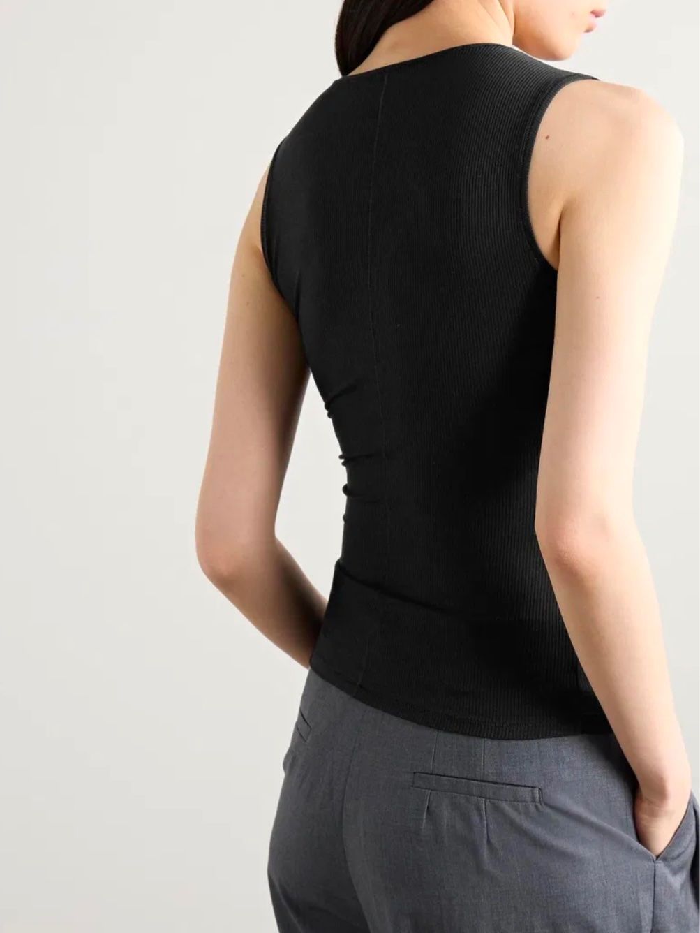 Skims Top: Skims Soft Lounge V-Neck Tank – Nuovo (secondo la descrizione) da Kriens venduto da qij_5ghs 3