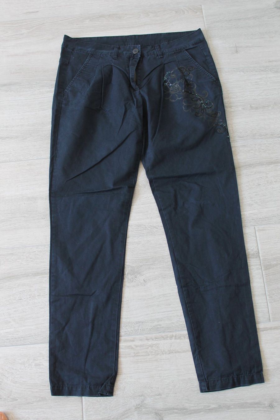 Desigual Pantaloni: Pantalon DESIGUAL taille 40 – Usato da Chez-le-Bart venduto da jasse 1