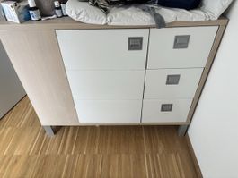 Sehr schöner und gut erhaltener Wickeltisch