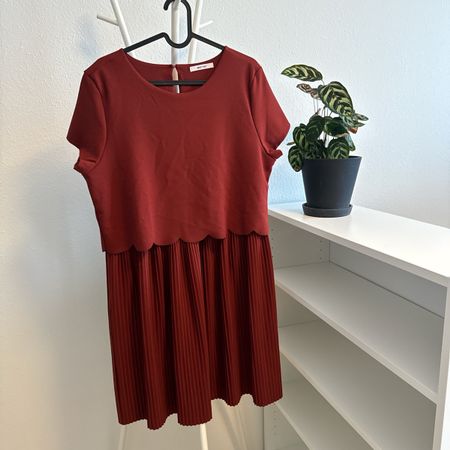 Neues, rotes Midikleid, Gr. 38, perfekt für den Herbst!