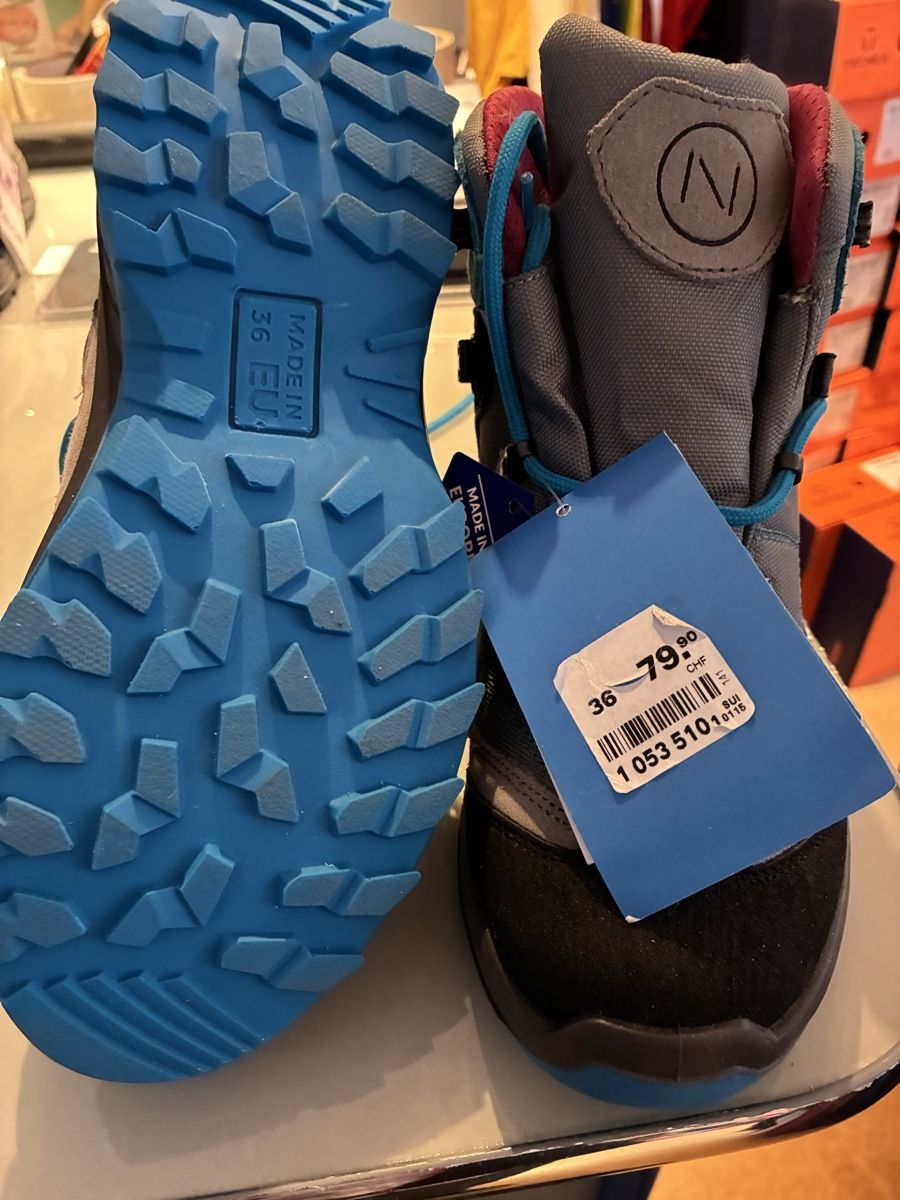 Chaussures garçon: Wanderschuhe Trekkingschuhe, Grösse 36 Neu! – Neuf avec emballage d'origine à Zürich par Msirco