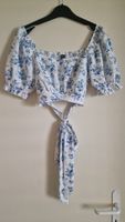 Haut court à fleurs bleues et blanches taille L neuf