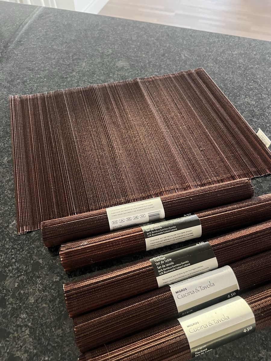 Set di tavolo e panche: Neue Tischsets 6 Stück – Nuovo e nell'imballaggio originale da Bülach venduto da Cucculi 2