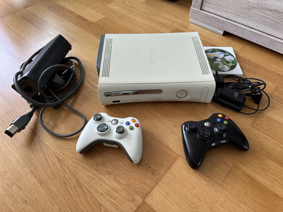 Microsoft Konsolen: Xbox 360 (defekt) + 2 Controller + 16 Games – Defekt aus Greifensee von madskull86