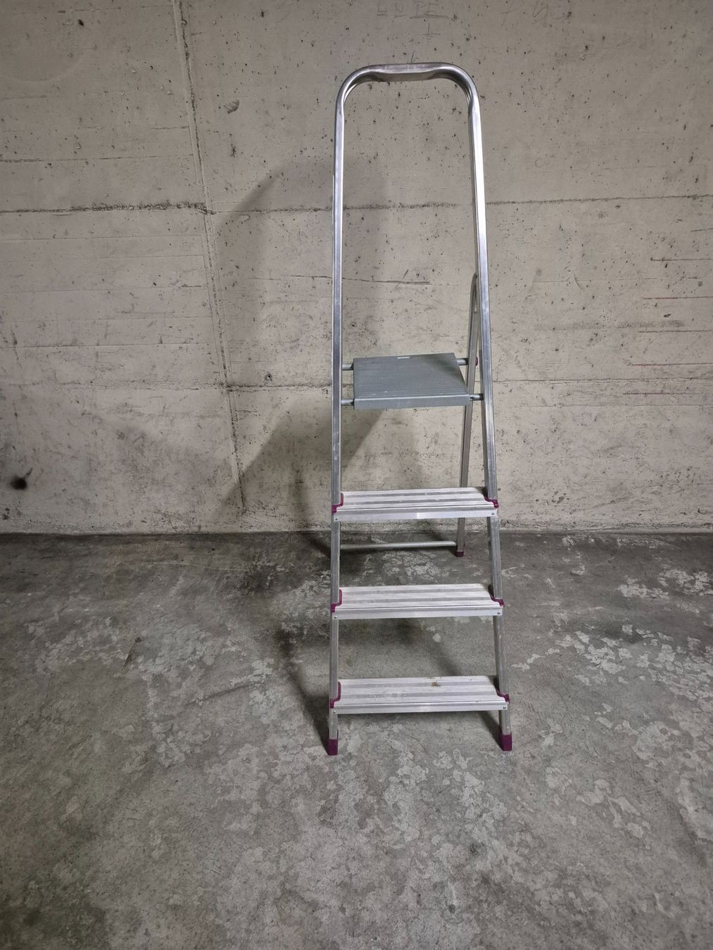 Scale: Trittleiter Aluminium 4 Stufen gebraucht – Usato da Zürich venduto da Roberto040