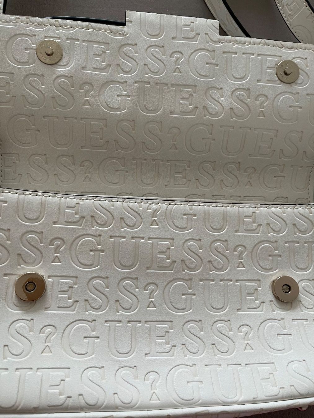 Guess Taschen für Damen: Guess Umhängetasche Brightside, weiss – Neu (gemäss Beschreibung) aus Kloten von SANTALA23 5