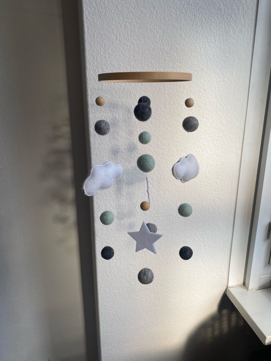 Tutte le decorazioni: Handmade Filz Mobile Stars & Clouds – Usato da Zürich venduto da surfflake