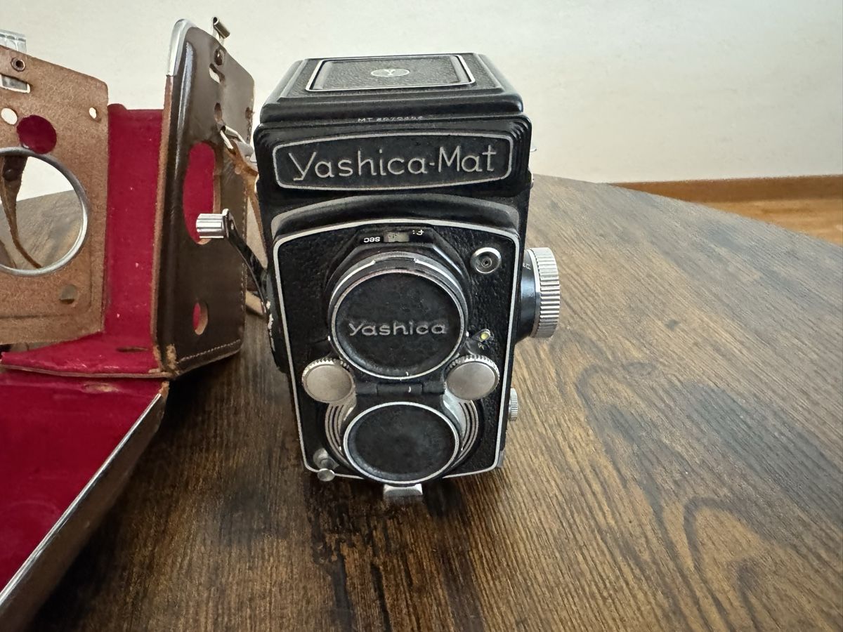 Yashica Fotocamera: Yashica mat kamera – Usato da Zunzgen venduto da milesdavis76 5