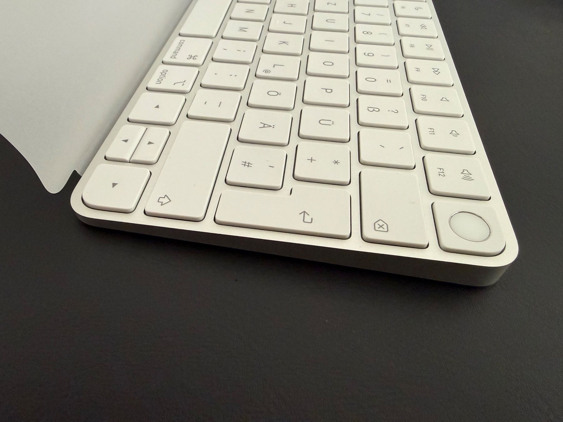 Apple Tastiere: Apple Magic Keyboard Touch ID - Deutsches Layout – Nuovo (secondo la descrizione) da Grüsch venduto da Speed_demon 2