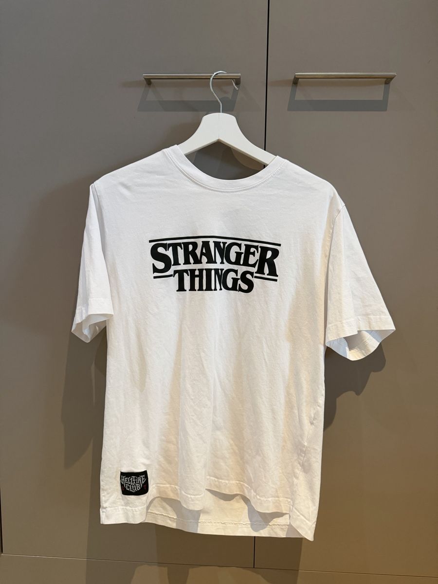 T-Shirts: WEISSES STRANGER THINGS T-SHIRT – Gebraucht aus oberburg von lau_w2ty