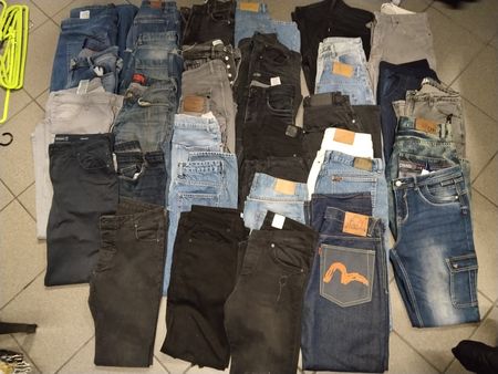 Grosses Lot Marken jeans 35 stk. zt. neuwertig 