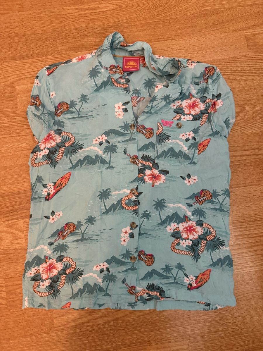 Blusen: Superdry Hemd blau mit Blumenmuster Grösse EU 40 – Gebraucht aus Zürich von gryffindor_aurorin