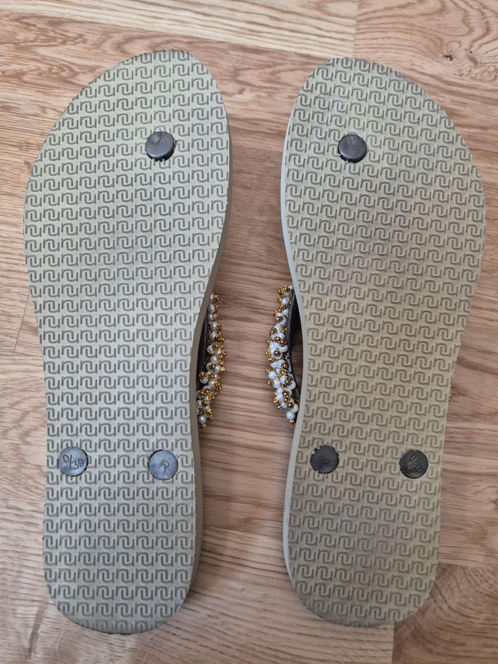 Flipper: Uzurii Damen Flip Flops - Grösse 39/40 – Usato da Au ZH venduto da dae_pkq7 4