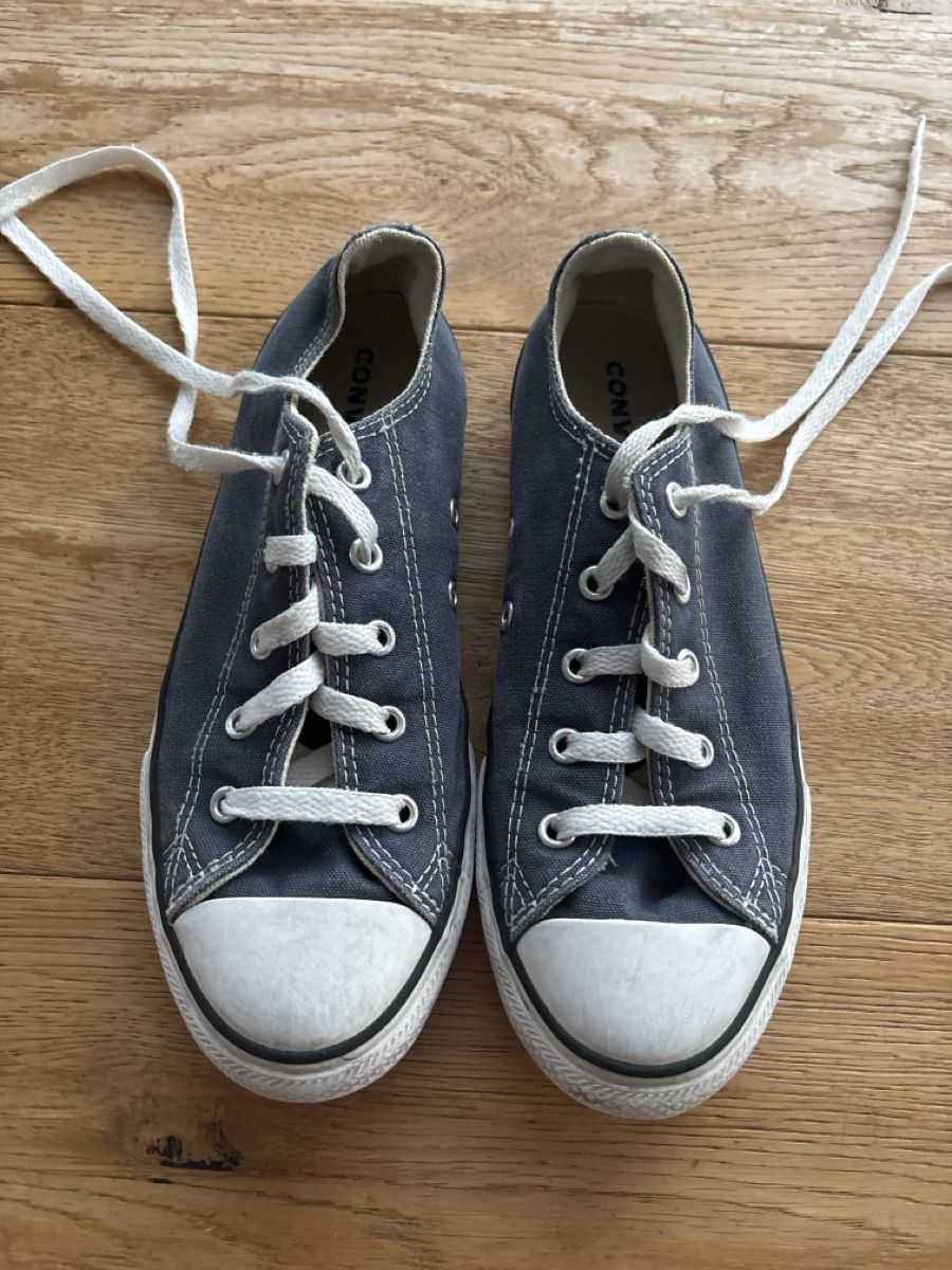 Converse Scarpe da uomo: Converse All Stars, Gr. 35, dunkelblau – Usato da Wilen b. Wil venduto da b-mountain