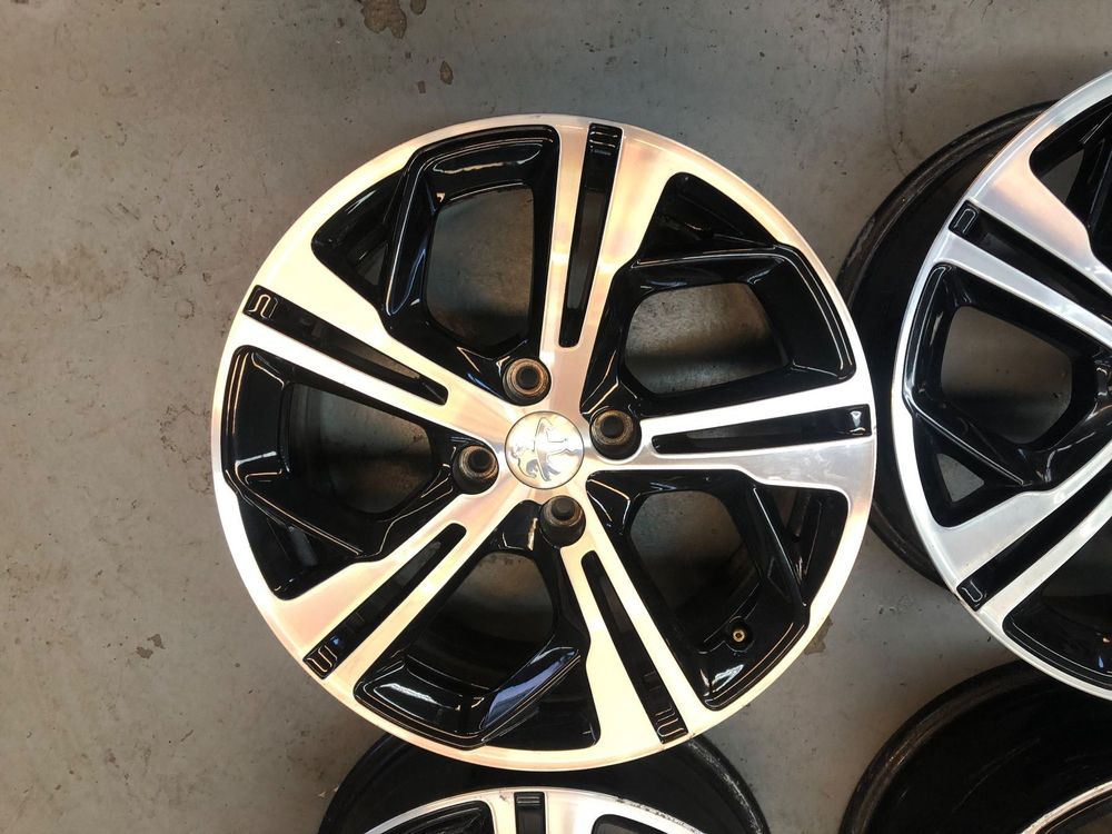 Stilvolle Alufelgen Peugeot 208 Ebenbild