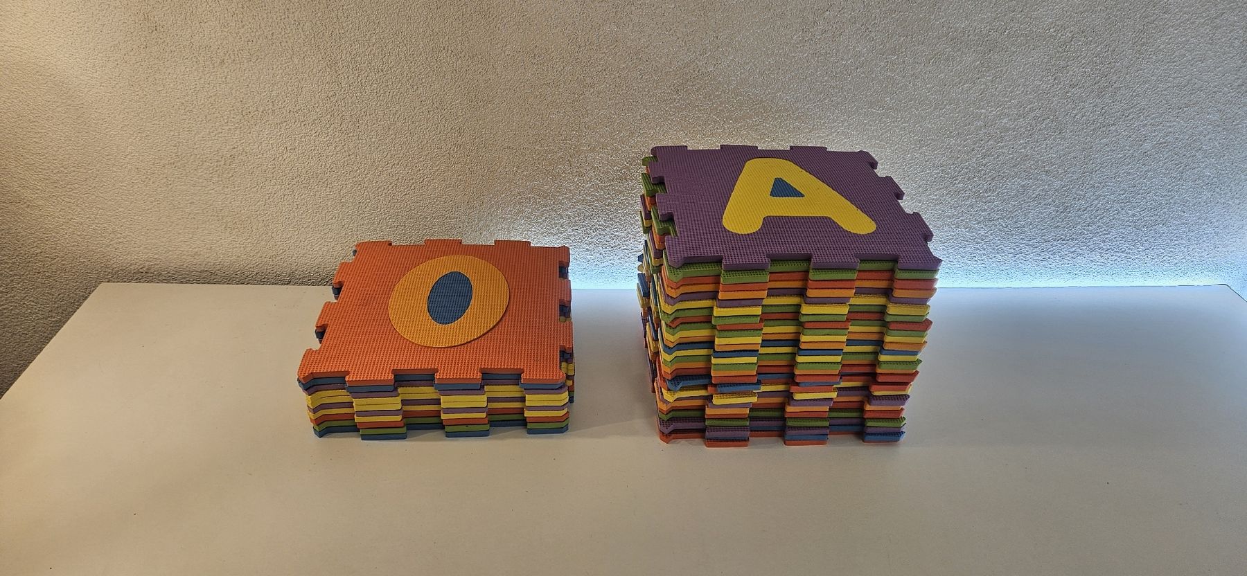 Tapis de jeu: Puzzlematte Set Buchstaben Bausteine mehrfarbig – D'occasion à Horw par phi_z2qn 4