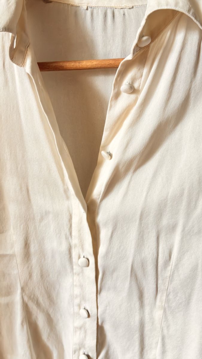 Blusen: Damen Hemdbluse cremefarben silk – Gebraucht aus Untersiggenthal von mic_ksv9 1
