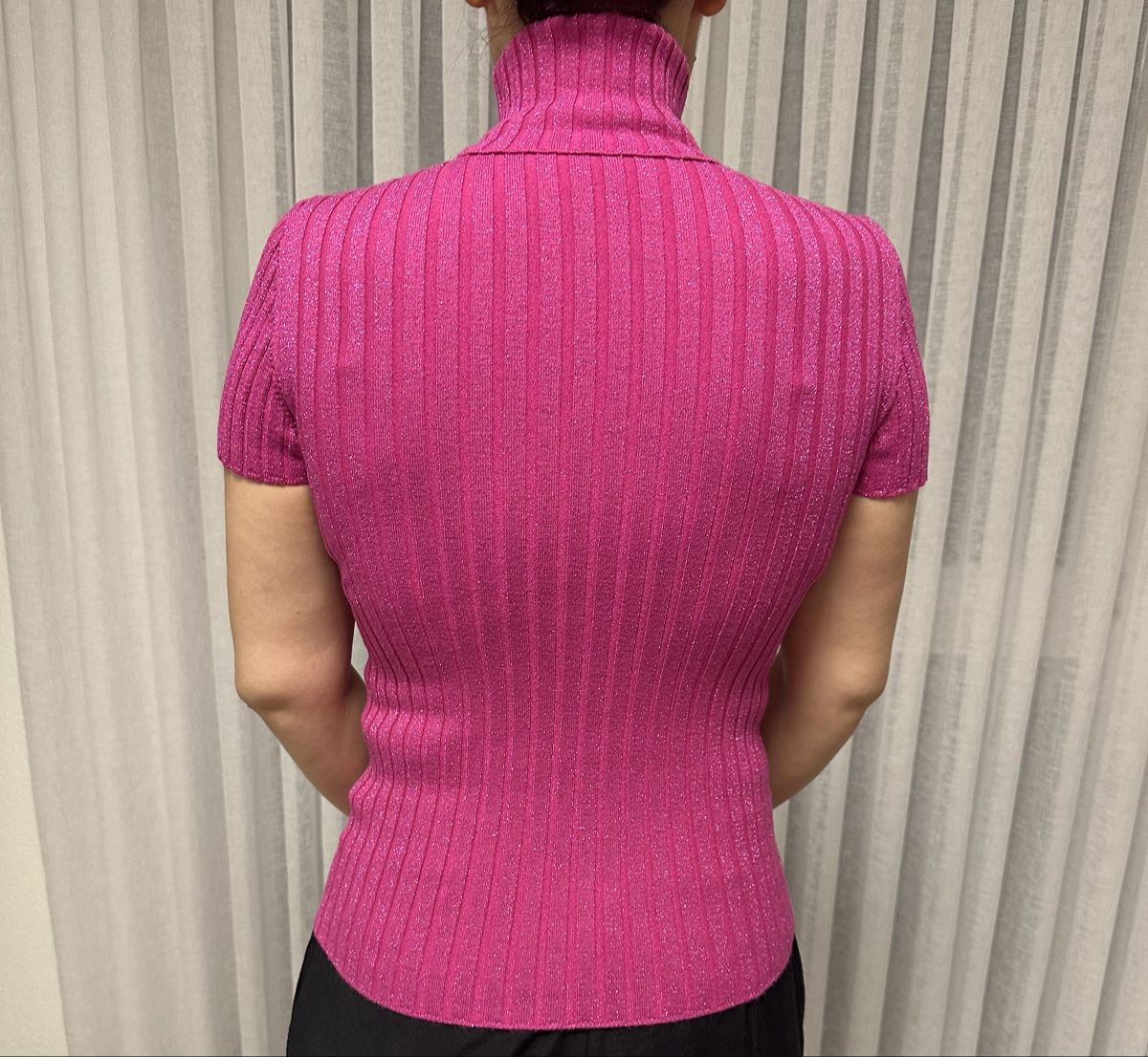 Guess Maglioni & Felpe: Guess Rollkragenpullover kurzarm pink glitzerig – Usato da Glattbrugg venduto da SMusic98 1