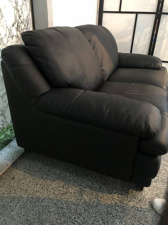 Sofas: Schwarzes Sofa - 2-Sitzer – Defekt aus Glattbrugg von amzh 1