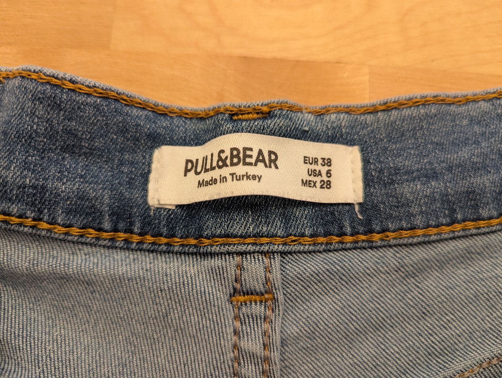 Pull&Bear Pantalons: short en jean pull&bear 38 – D'occasion à Montreux par dem_gyt9 1