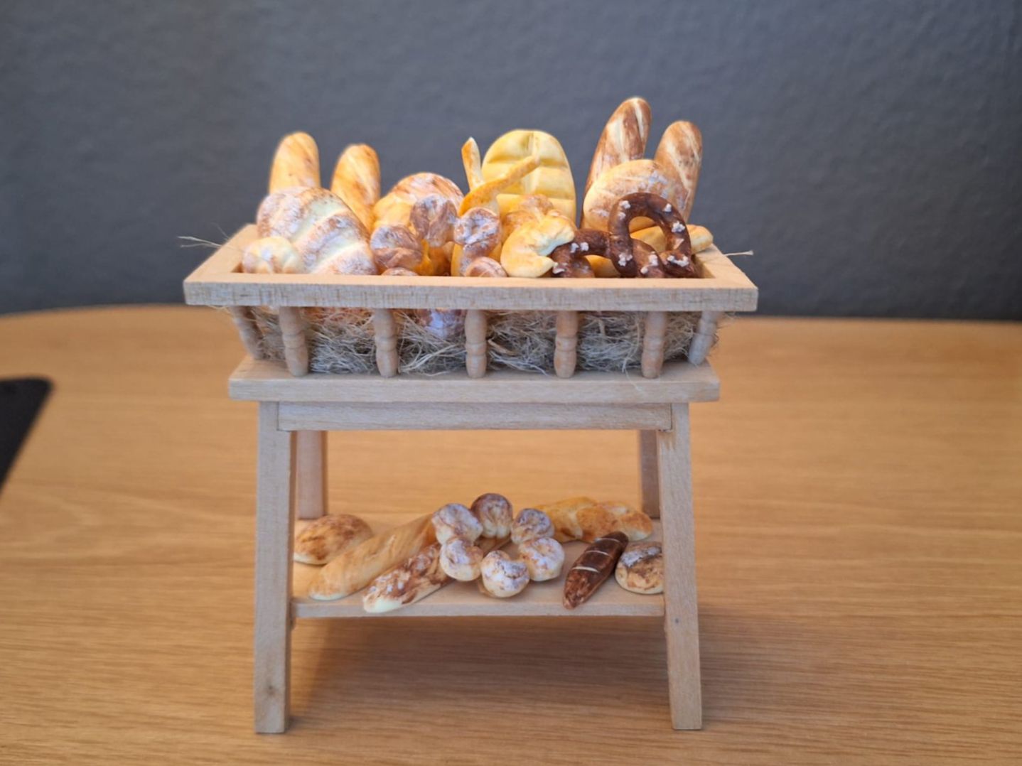Case e mobili per bambole: Gestell mit 23 Handmade Broten – Nuovo (secondo la descrizione) da Zürich venduto da HandmadeTinyFood 5