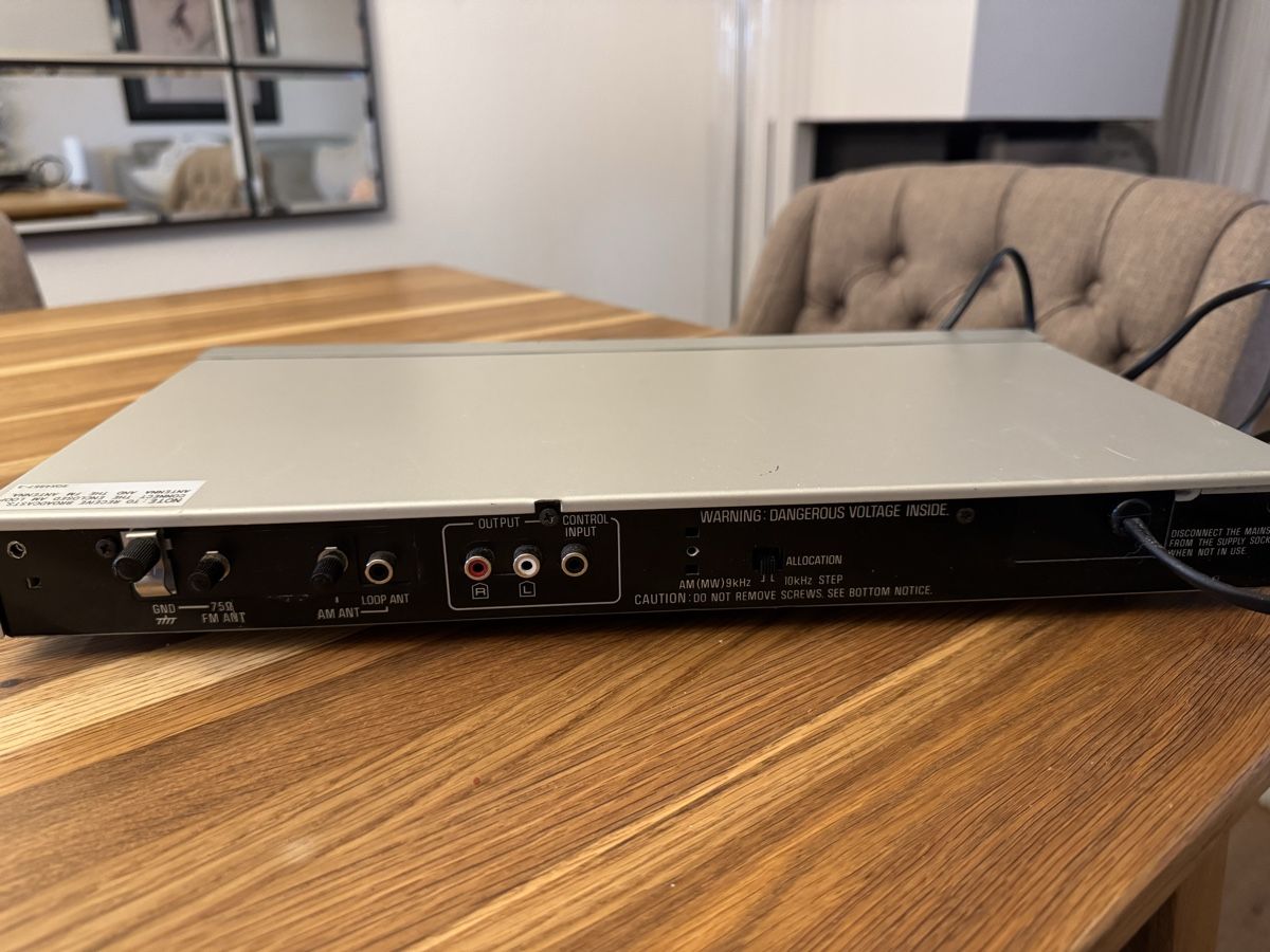 Technics Radio: Technics Quartz Synthesizer ST-Z250L Tuner gebraucht – Usato da Urtenen-Schönbühl venduto da sibari 1