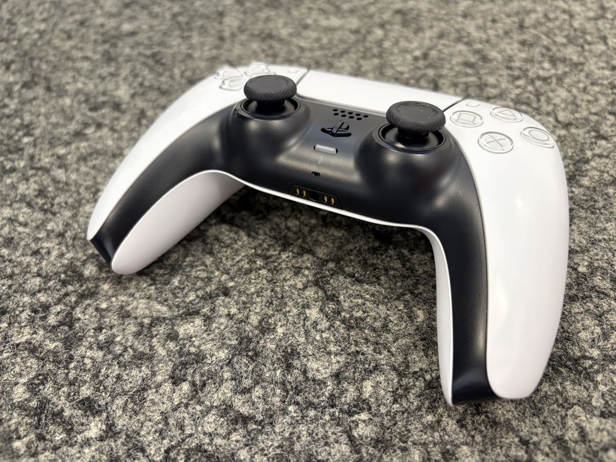 Sony Manettes: Playstation 5 DualSense Controller – D'occasion à Volketswil par YosemiteSam 1
