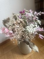 Kunstblumen und Trockenblumen Arrangement