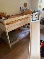 Lit mi-hauteur avec toboggan pour enfant