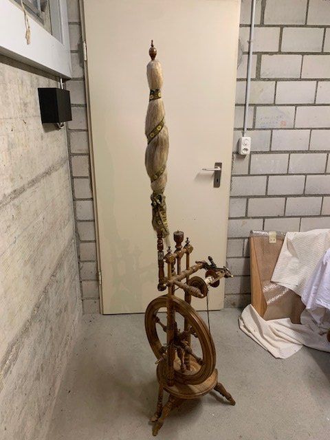 Rouets anciens: Antikes Spinnrad – D'occasion à Zofingen par jhp_x7qc 1