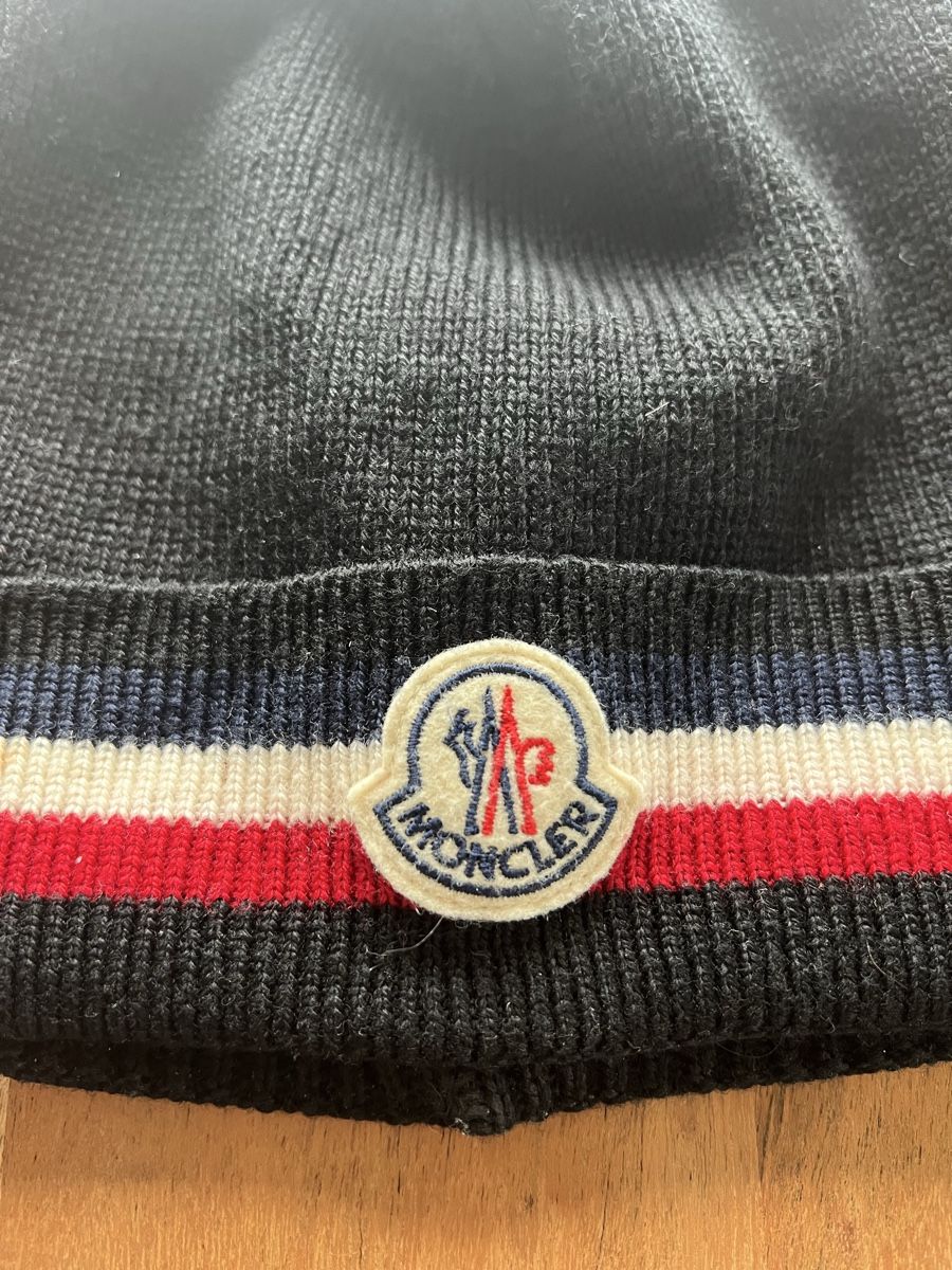Moncler Copricapi, berretti & cappellini: Moncler Mütze original  – Nuovo (secondo la descrizione) da Schindellegi venduto da rob_xqj8 4