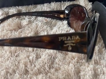 Prada Occhiali & Lenti: Prada lunettes de soleil – Usato da Châtel-St-Denis venduto da Miami1369 1