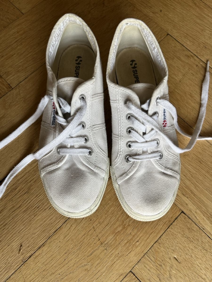 Superga Scarpe da donna: Superga Turnschuhe weiss Grösse 37 – Usato da Zürich venduto da vitobossha
