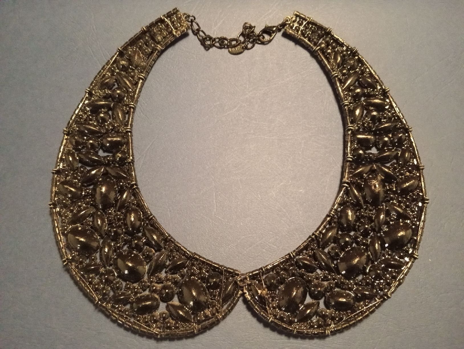 Zara Catenine: ZARA Statement Collier mit Strass, 7 Steine fehlen (defekt)! – Difettoso da Allschwil venduto da Evgeniia78 2