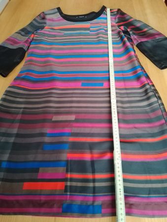 Superschönes weiches Kleid von comma toller Glanz Grösse 38