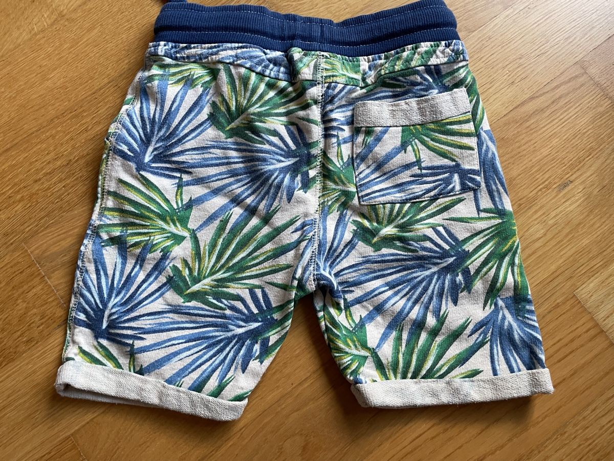 Pantaloni: Smile Gr. 92, Shorts mit Palmenmuster – Usato da Bern venduto da brup 2