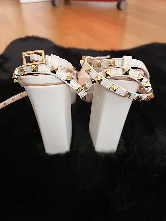 Scarpe da donna: Weisse Sandaletten – Usato da Baar venduto da jev_mpm5 1