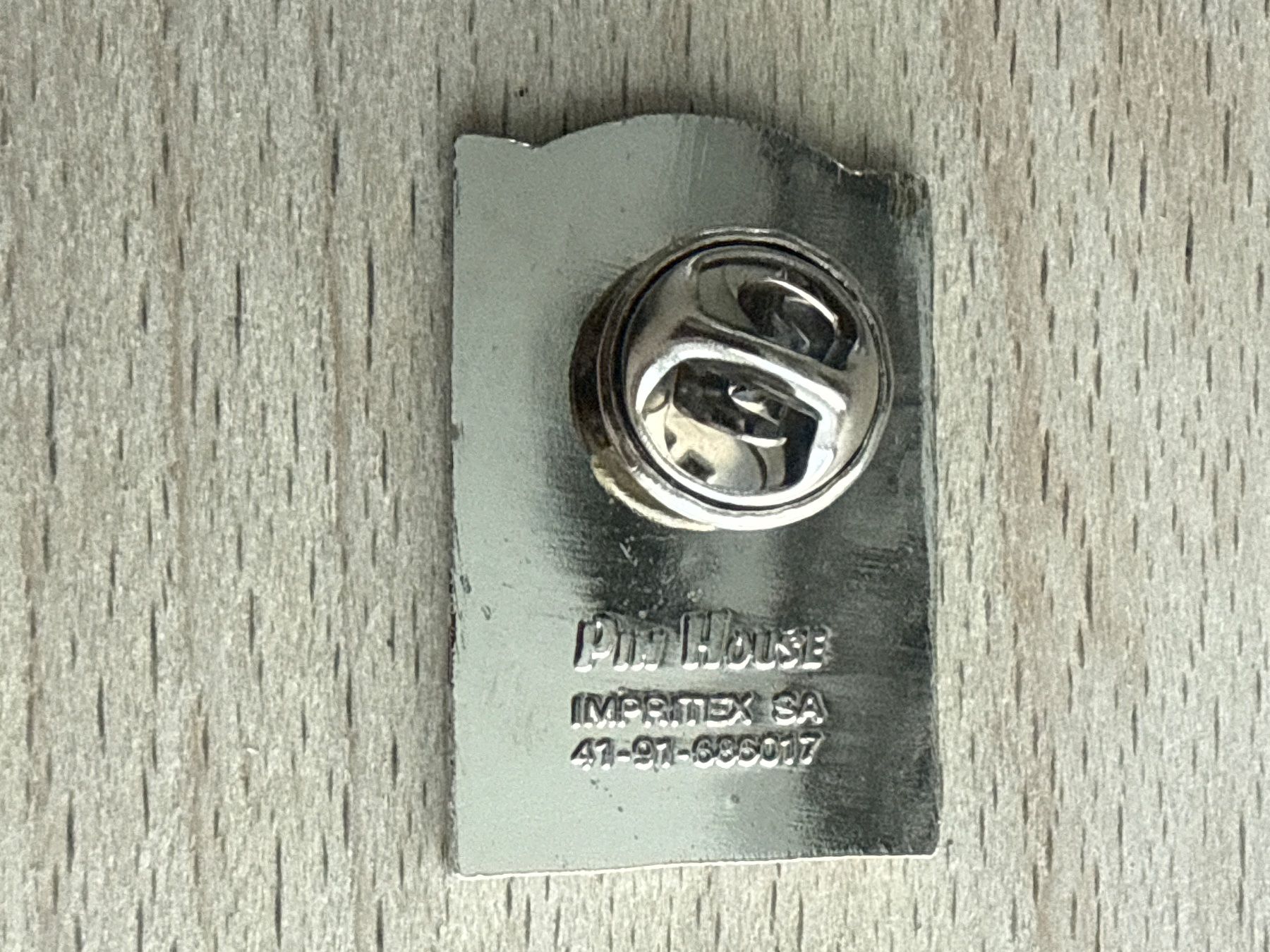 Placchette & Badge: Pin Pink Floyd Presented by Volkswagen – Usato da Glattbrugg venduto da Schweigmatt 1