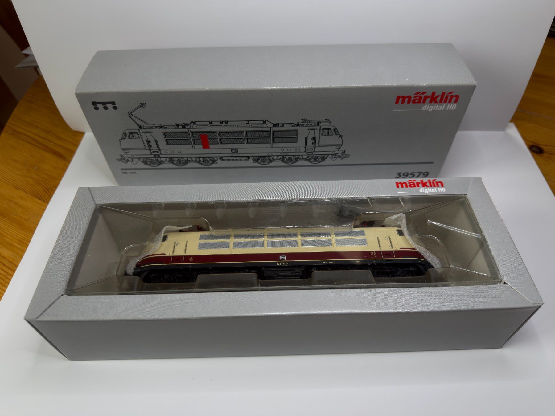 Märklin Modellini di ferrovie: Märklin 39579 BR 103 TEE – Usato da Aeschi SO venduto da Leuger 3